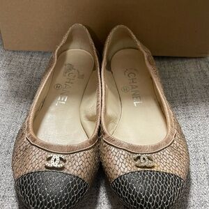 CHANEL Women's Brown and Black Textured Loafers